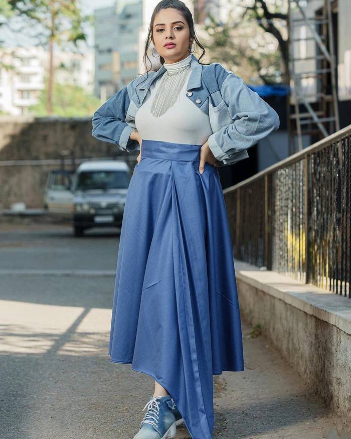 sreemukhi_ teluguvox_16